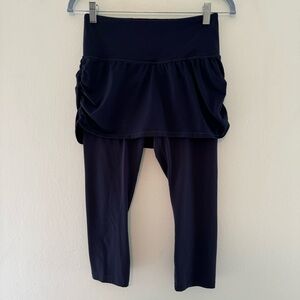 Athleta Elation 2 in 1 Capri Navy Leggings Skirt Skort Womens SZ Small